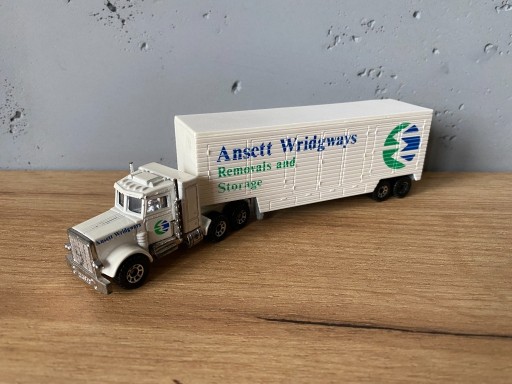 Zdjęcie oferty: Matchbox Convoy Peterbilt 1986 r.