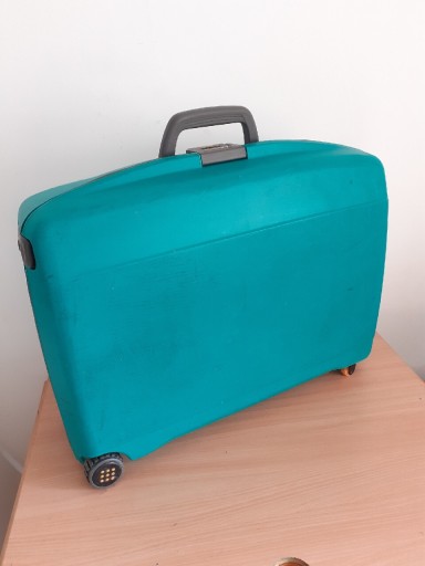 Zdjęcie oferty: Duża walizka podróżna 64x50x22