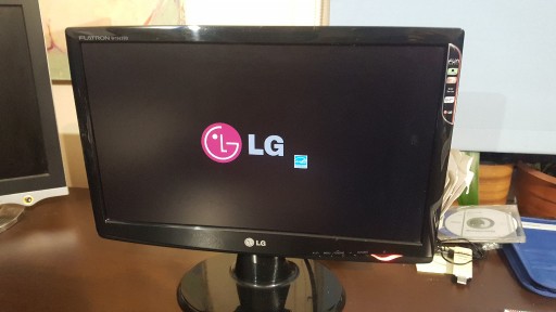 Zdjęcie oferty: monitor LCD LG FLATRON  W1943SB-PF