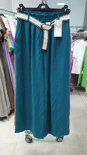 Zdjęcie oferty: Piękne i modne spodnie z gumką w pasie