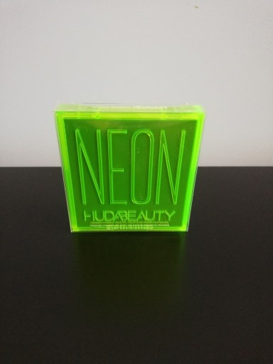 Zdjęcie oferty: Huda Beauty paleta cieni Neon Green Obssesion