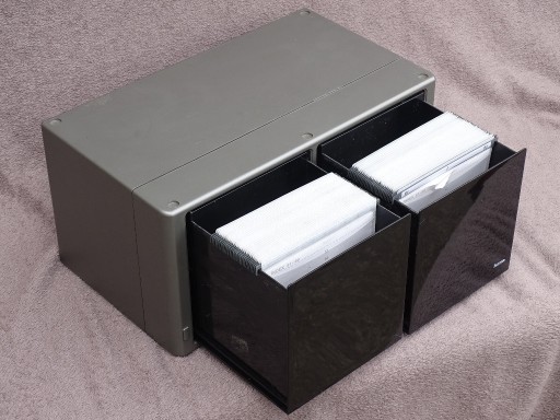 Zdjęcie oferty: Pudełko segregator pojemnik na płyty CD DVD HAMA