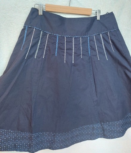 Zdjęcie oferty: Granatowa, bawełniana spódnica z naszyciami