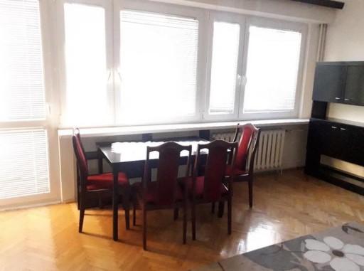 Zdjęcie oferty: Stół i cztery krzesła