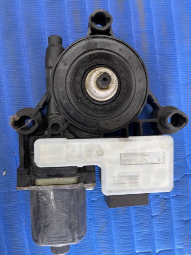 Zdjęcie oferty: Silnik szyby drzwiowej VW GOLF VII