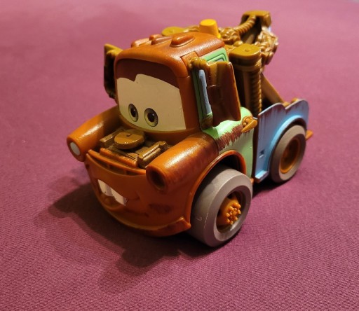 Zdjęcie oferty: Samochodzik zabawka Złomek z serii "AUTA"