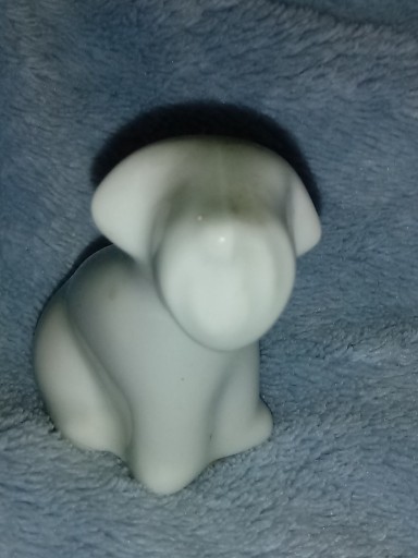 Zdjęcie oferty: Porcelanowa stara stylizowana figurka terier
