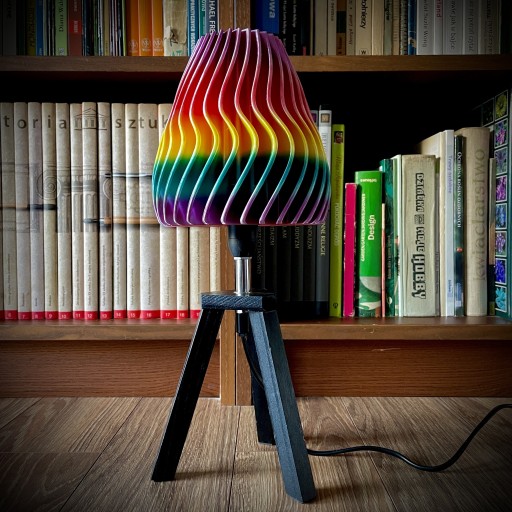 Zdjęcie oferty: Tęczowa lampka z kloszem drukowanym w 3D Rainbow