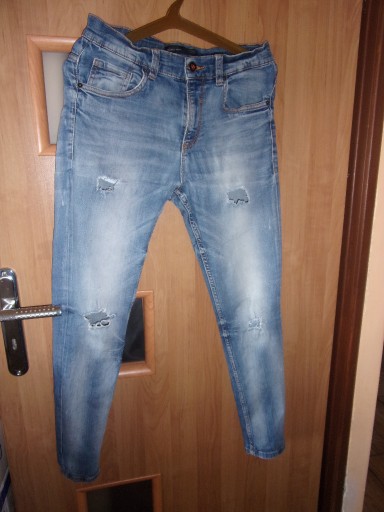 Zdjęcie oferty: jeansy męskie Zara Man Basic 38 - z dziurami