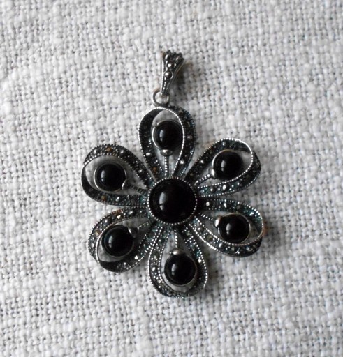 Zdjęcie oferty: Duży wisior z czarnym onyksem i markazytami 925