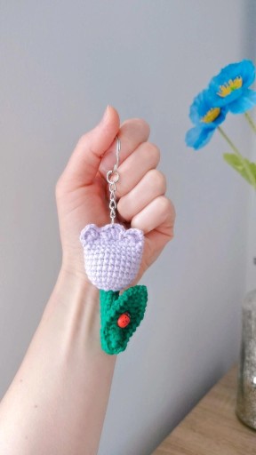 Zdjęcie oferty: Tulipan na szydełku, breloczek handmade 