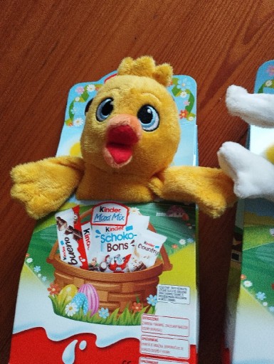 Zdjęcie oferty: Kinder Maxi Z Zabawką Pluszakiem Wielkanoc  133g