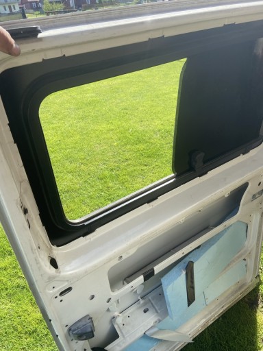 Zdjęcie oferty: Drzwi prawe przesuwne szyba t5 caravelle