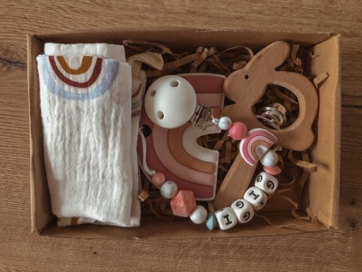 Zdjęcie oferty: Zestaw prezent dla niemowlaka zawieszka do smoczka