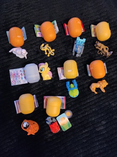 Zdjęcie oferty: Figurki kinder zabawki zestaw zwierzęta auta kucyk