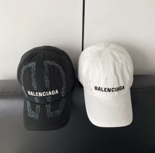 Zdjęcie oferty: Czapki z daszkiem firmy Balenciaga