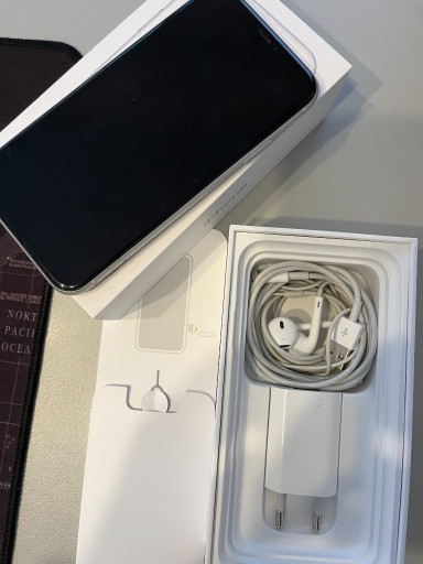 Zdjęcie oferty: Smartfon Apple iPhone 11 4 GB / 64 GB  biały