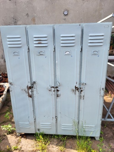 Zdjęcie oferty: SZAFY UBRANIOWE PRZEMYSŁOWE CZTERO OSOBOWE