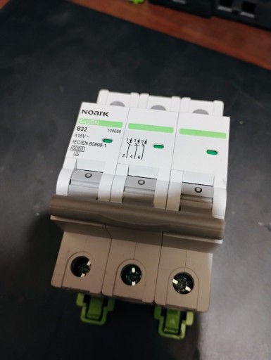 Zdjęcie oferty: NOARK Ex9BN 3P B32 wyłącznik nadprądowy