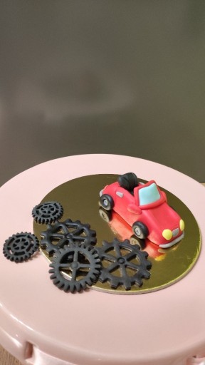 Zdjęcie oferty: Autko, auto figurka tort dekoracja masa cukrowa