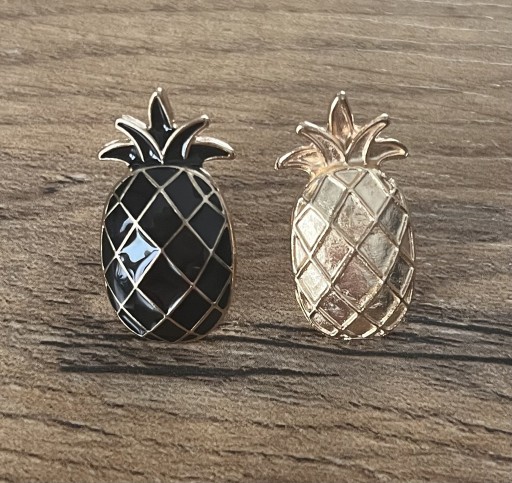 Zdjęcie oferty: Pin znaczek przypinka badge ananas złoty czarny