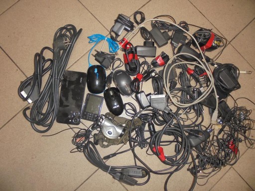 Zdjęcie oferty: Kable,myszki,zasilacze,inne części elektryczne