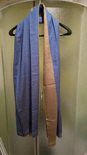 Zdjęcie oferty: NOWY  Szal typu oversize z wełny merynosów / jedwabiu, 50% wełna 50% jedwab