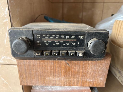 Zdjęcie oferty: Stare radio samochodowe Fiat 125p