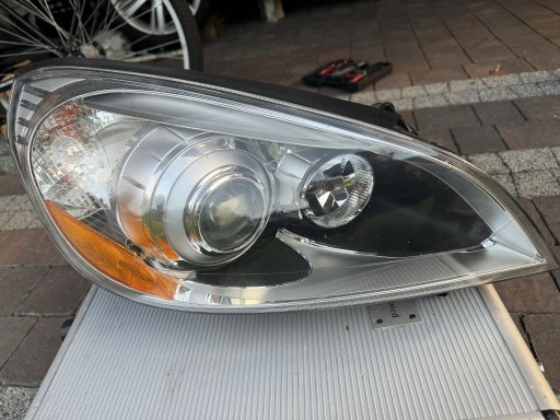 Zdjęcie oferty: Lampa Volvo S60 przedlift USA xenon 