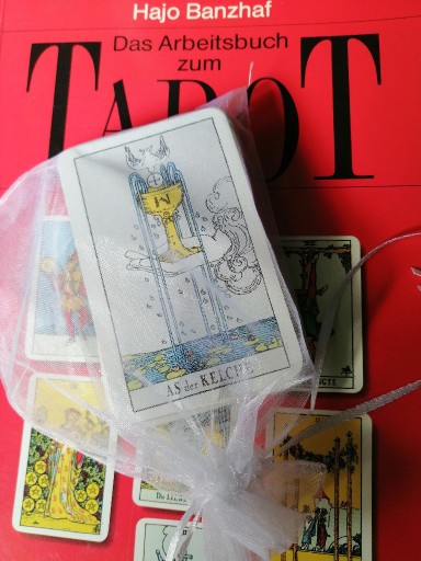 Zdjęcie oferty: Tarot książka + karty po niemiecku