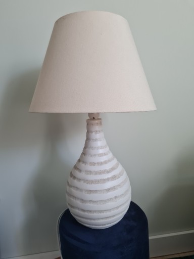 Zdjęcie oferty: Lampa kremowa, z tworzywa sztucznego home&you.