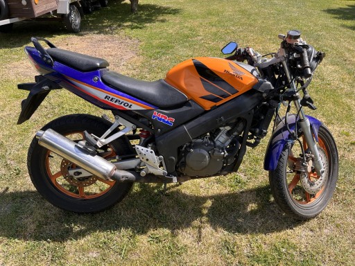 Zdjęcie oferty: Honda CBR 125 jc34 części owiewki siedzenie lampa 