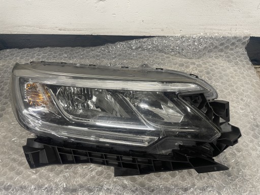 Zdjęcie oferty: Lampa prwa zwykła Honda CR.2017r