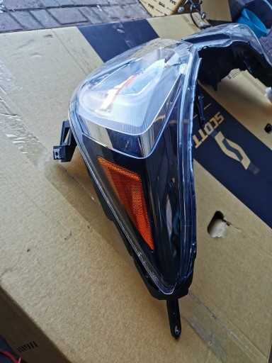 Zdjęcie oferty: Subaru forester 15- reflektor lampa lewa przednia 