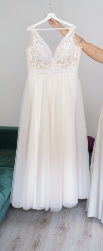 Zdjęcie oferty: Suknia ślubna z rozcięciem na nogę