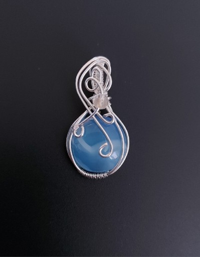 Zdjęcie oferty: Wisiorek z niebieskim agatem wire wrapping