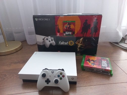 Zdjęcie oferty: Xbox One X biały + zestaw gier