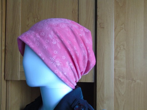 Zdjęcie oferty: Aksamitna welurowa różowa ciepła czapka w kwiaty