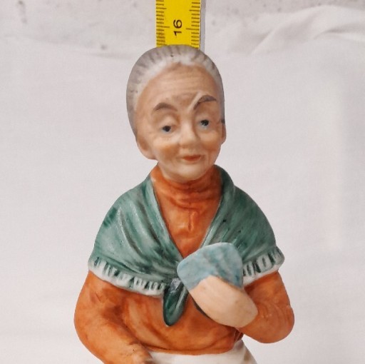 Zdjęcie oferty: Porcelanowa figurka kobieta z kartami, wysoka.