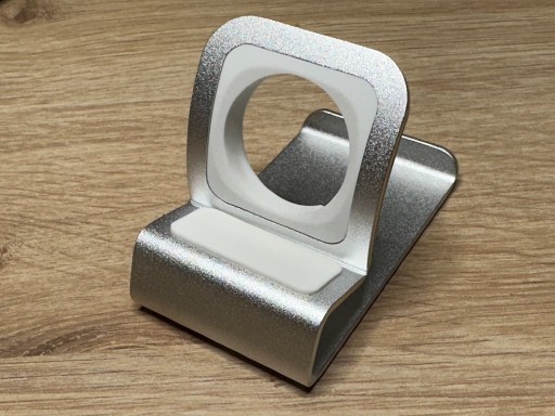 Zdjęcie oferty: Metalowy stojak podstawka aluminium do Apple Watch