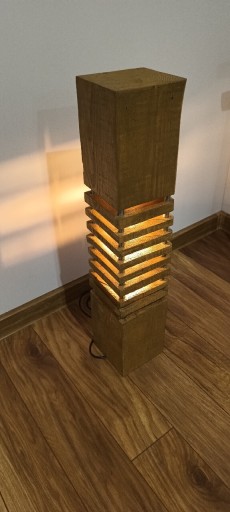 Zdjęcie oferty: Lampa drewniana ręcznie robiona Loft 