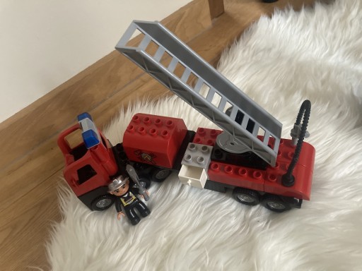 Zdjęcie oferty: Lego duplo klocki 4977 wóz strażacki 