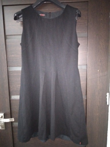 Zdjęcie oferty: Czarna sukienka na szerokich ramiączkach  40