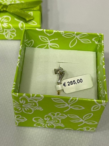 Zdjęcie oferty: Pierścionek złoto Pr750 1,6g z diament. 3x0,040ct*