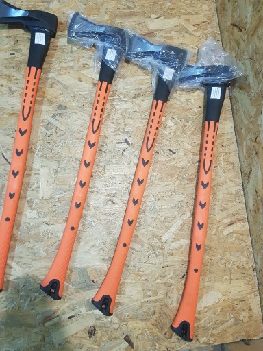 Zdjęcie oferty: SIEKIERA ROZŁUPUJĄCA FIBERGLASS 2200G 85CM DUŻA