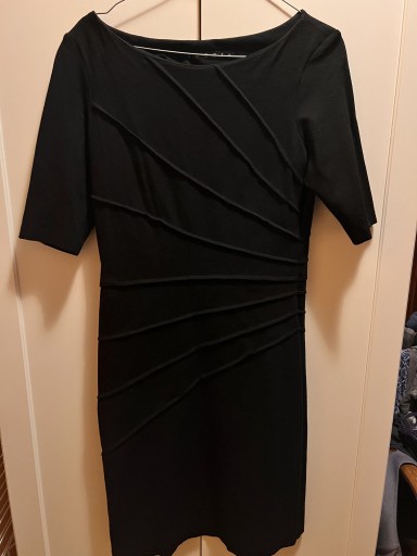 Zdjęcie oferty: Sukienka mała czarna, wyszczuplająca, r.40