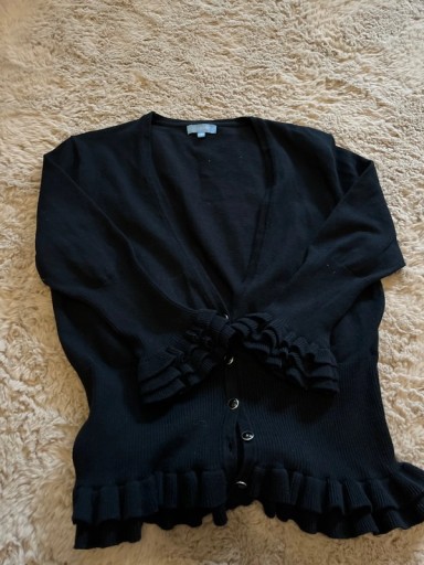 Zdjęcie oferty: uroczy sweterek czarny z falbankami rozmiar S