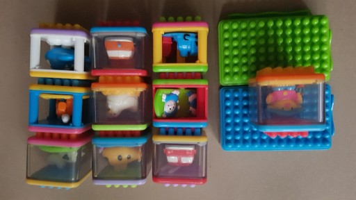 Zdjęcie oferty: Klocki KOSTKI SENSORYCZNE CZEPNE Fisher Price