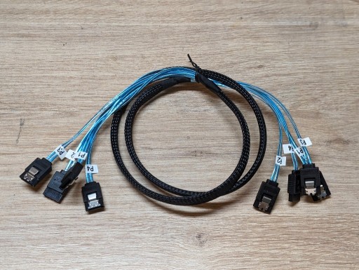 Zdjęcie oferty: Poczwórny kabel SATA 3 6Gbit w oplocie dł. 1m