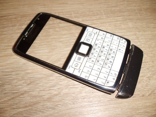 Zdjęcie oferty: Panel przedni Nokia E71, klawiatura, Ładny